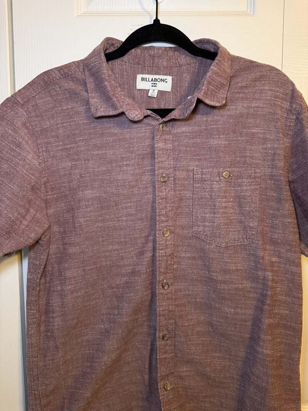 Billabong Short Sleeve Button-Down Shirt Size M Burgundy Heather